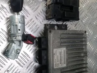 Calculateur Moteur - RENAULT CLIO 3 PHASE 1 - 13210501139200
