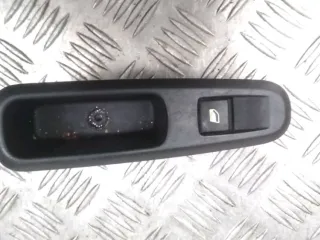 Commande lève-glace de porte arrière gauche - PEUGEOT 5008 1 PHASE 1 - 52722101137918