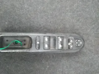 Commande lève-glace porte avant gauche - PEUGEOT 407 SW PHASE 1 - 52714201118596