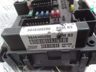 Platine fusible avant / Boitier de servitude / BSM - CITROEN XSARA PHASE 2 - 16530203122437