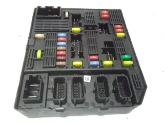 Platine fusible avant / Boitier de servitude / BSM - RENAULT SCENIC 3 PHASE 1 - 16530203119799