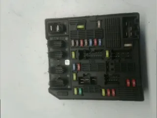 Platine fusible avant / Boitier de servitude / BSM - RENAULT SCENIC 3 PHASE 1 - 16530203126363