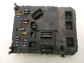 Platine fusible habitacle / Boitier de servitude /BSI - CITROEN BERLINGO 1 PHASE 2 - 16530201149588