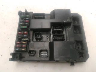 Platine fusible habitacle / Boitier de servitude /BSI - PEUGEOT 307 SW PHASE 1 - 16530201156154