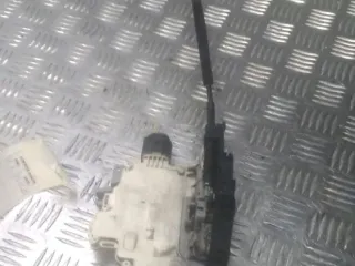 Serrure de porte avant droite - VOLKSWAGEN PASSAT 5 - 52713701139480